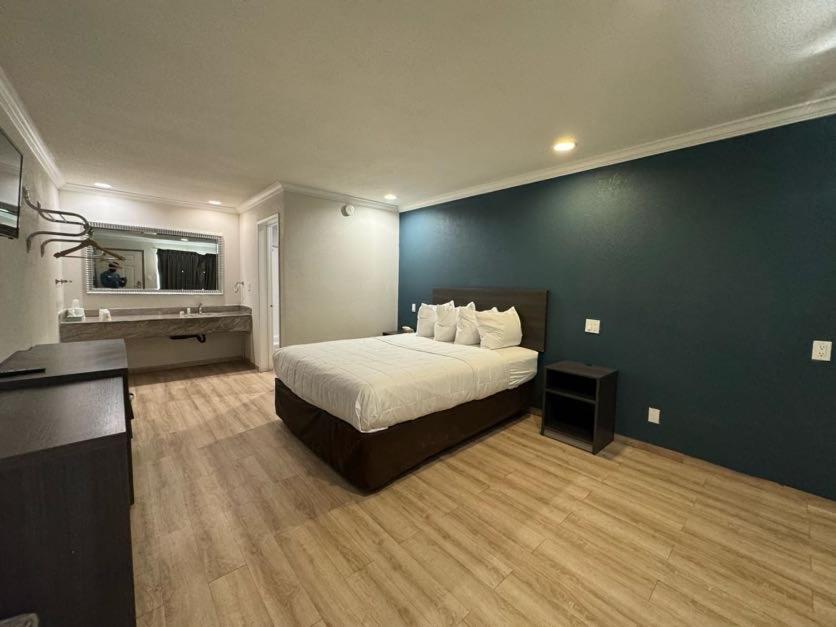Baymont By Wyndham Bakersfield Hotel Kültér fotó